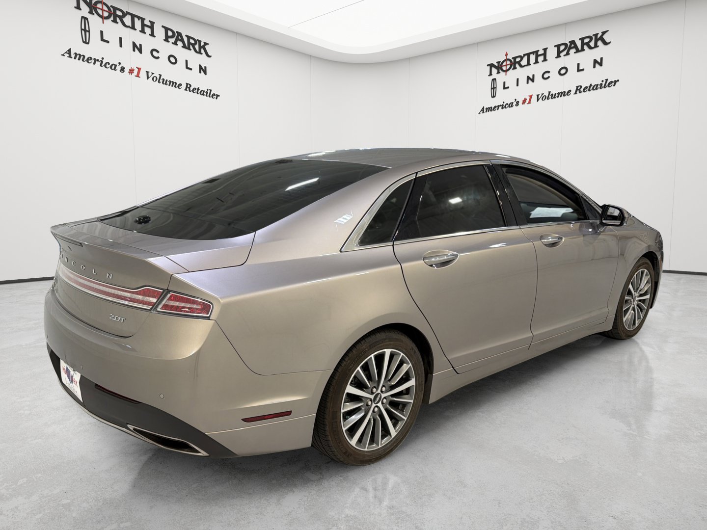 Used 2020 Lincoln MKZ w/ Convenience Package FWD image 5