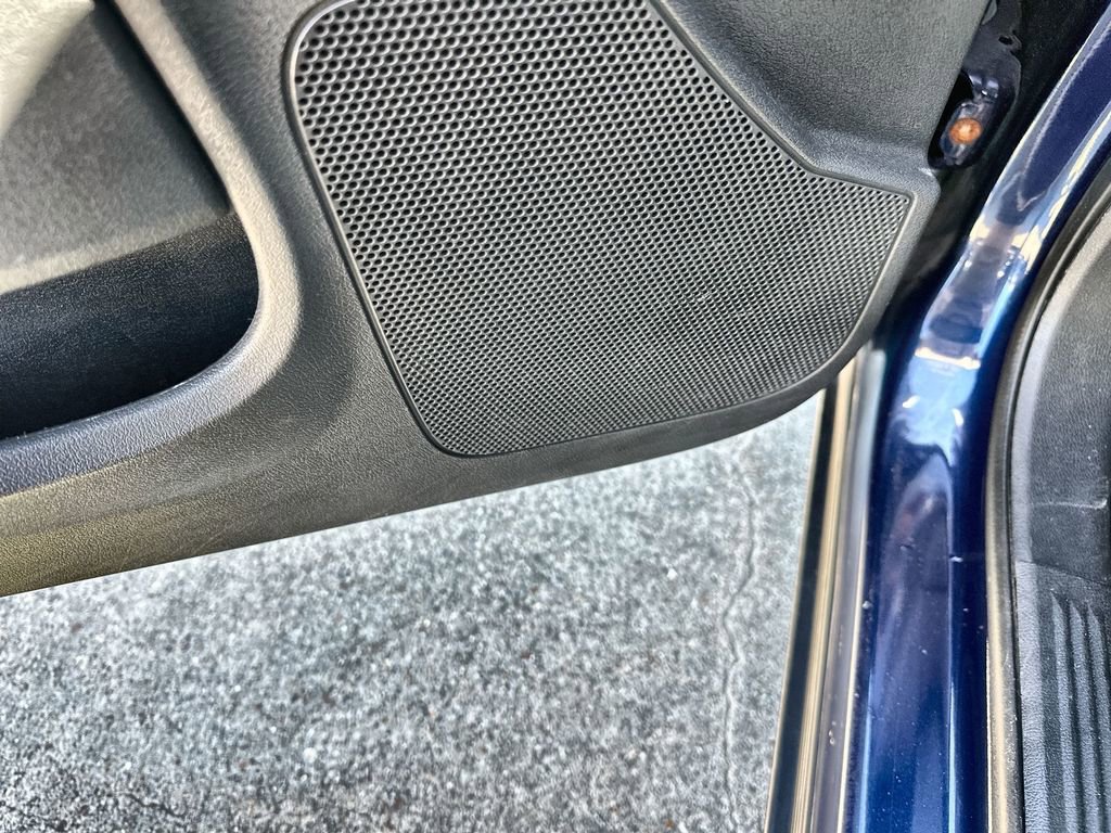 Used 2014 Dodge Challenger SXT image 23