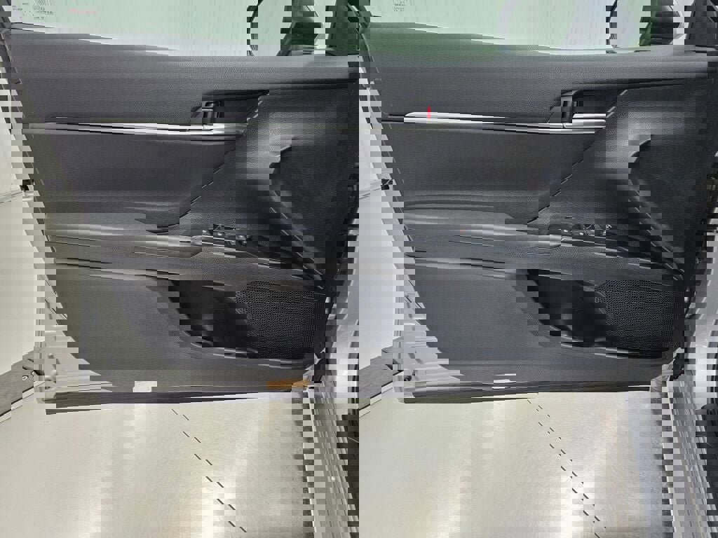 Used 2018 Toyota Camry LE image 32