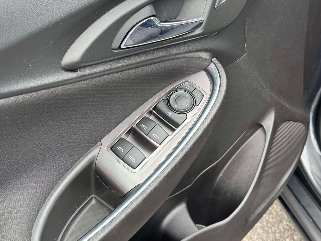 Used 2017 Chevrolet Malibu Hybrid FWD image 20