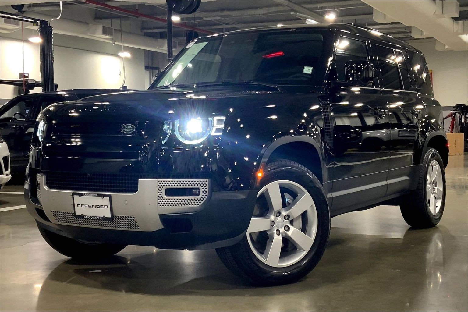 Used 2025 Land Rover Defender 110 S image 1