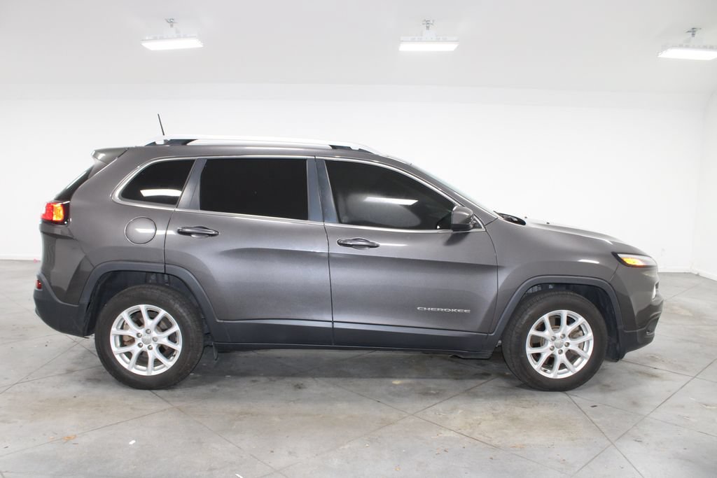 Used 2018 Jeep Cherokee Latitude Plus FWD image 11