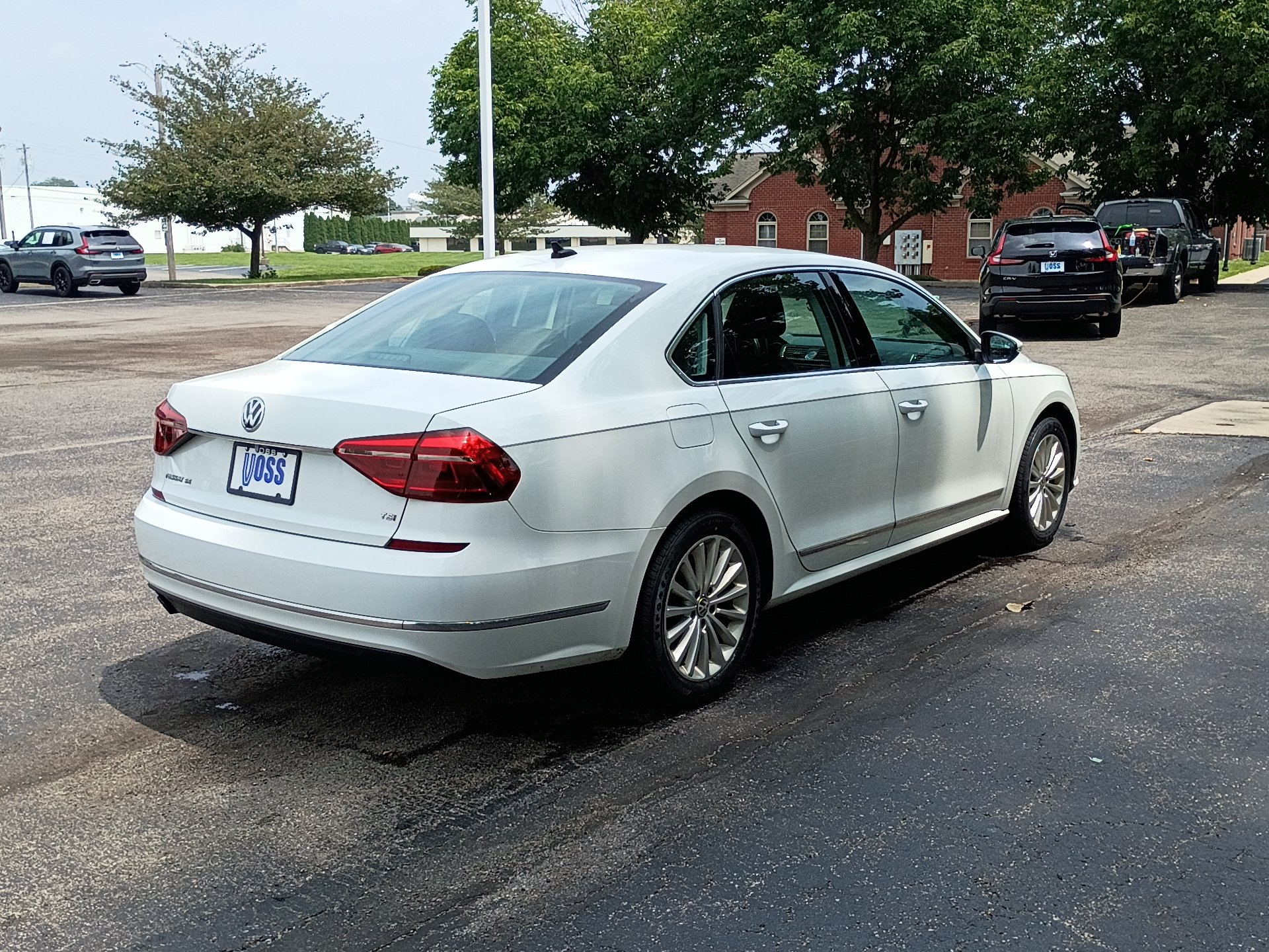 Used 2017 Volkswagen Passat 1.8T SE FWD image 3