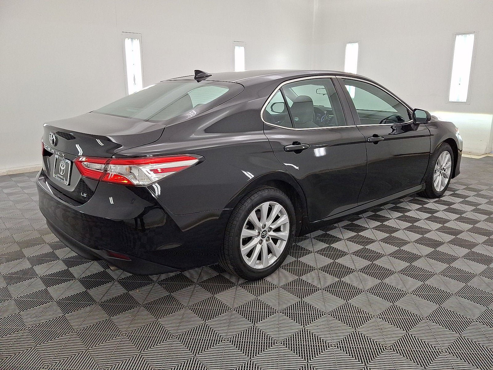 Used 2020 Toyota Camry LE FWD image 16