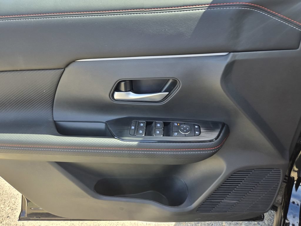New 2026 Nissan Kicks SR AWD/4WD image 12