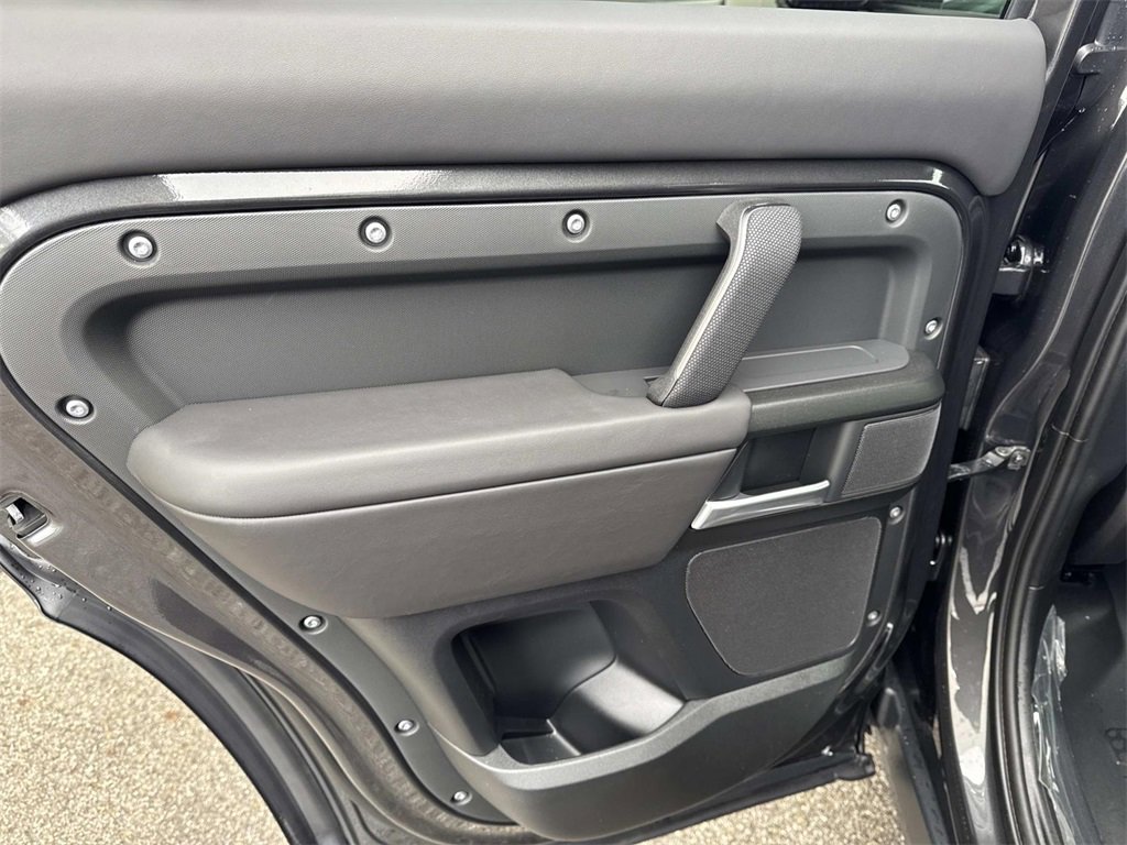 New 2026 Land Rover Defender 130 V8 image 12