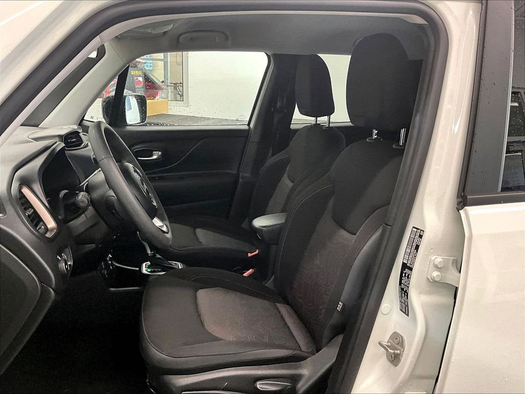 Used 2023 Jeep Renegade Latitude AWD/4WD image 10