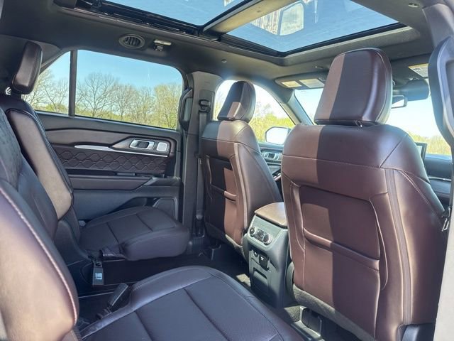 Used 2025 Ford Explorer Platinum w/ LUX Leather Package image 9