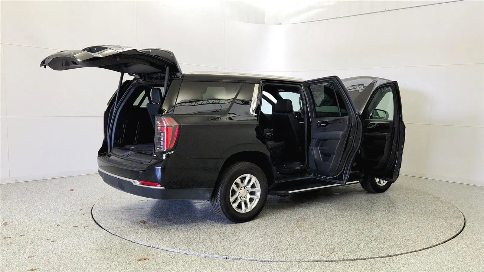 Used 2025 Chevrolet Tahoe LT AWD/4WD image 12