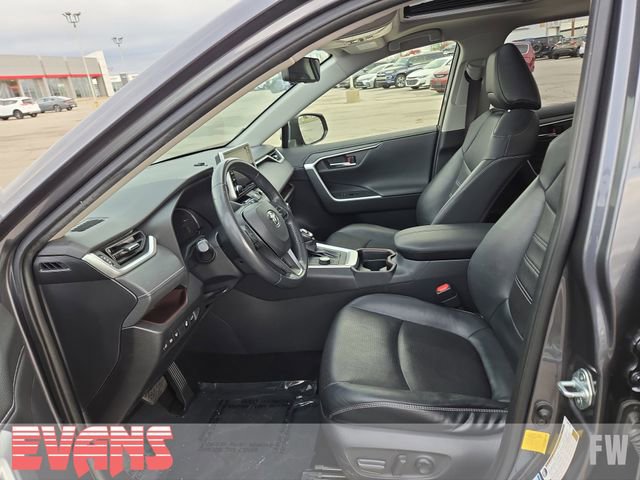 Used 2019 Toyota RAV4 Limited w/ Cold Weather Package image 20