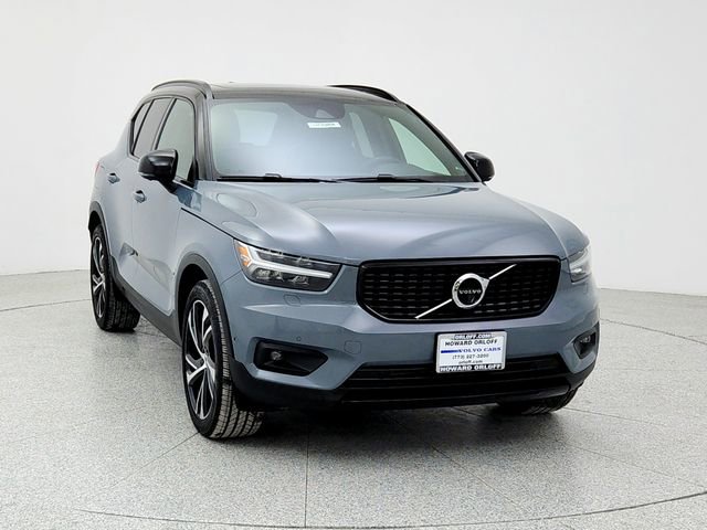 Certified 2022 Volvo XC40 T5 R-Design w/ Advanced Package image 2