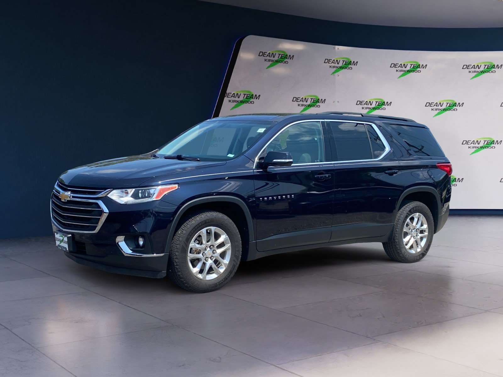Used 2020 Chevrolet Traverse LT FWD image 2