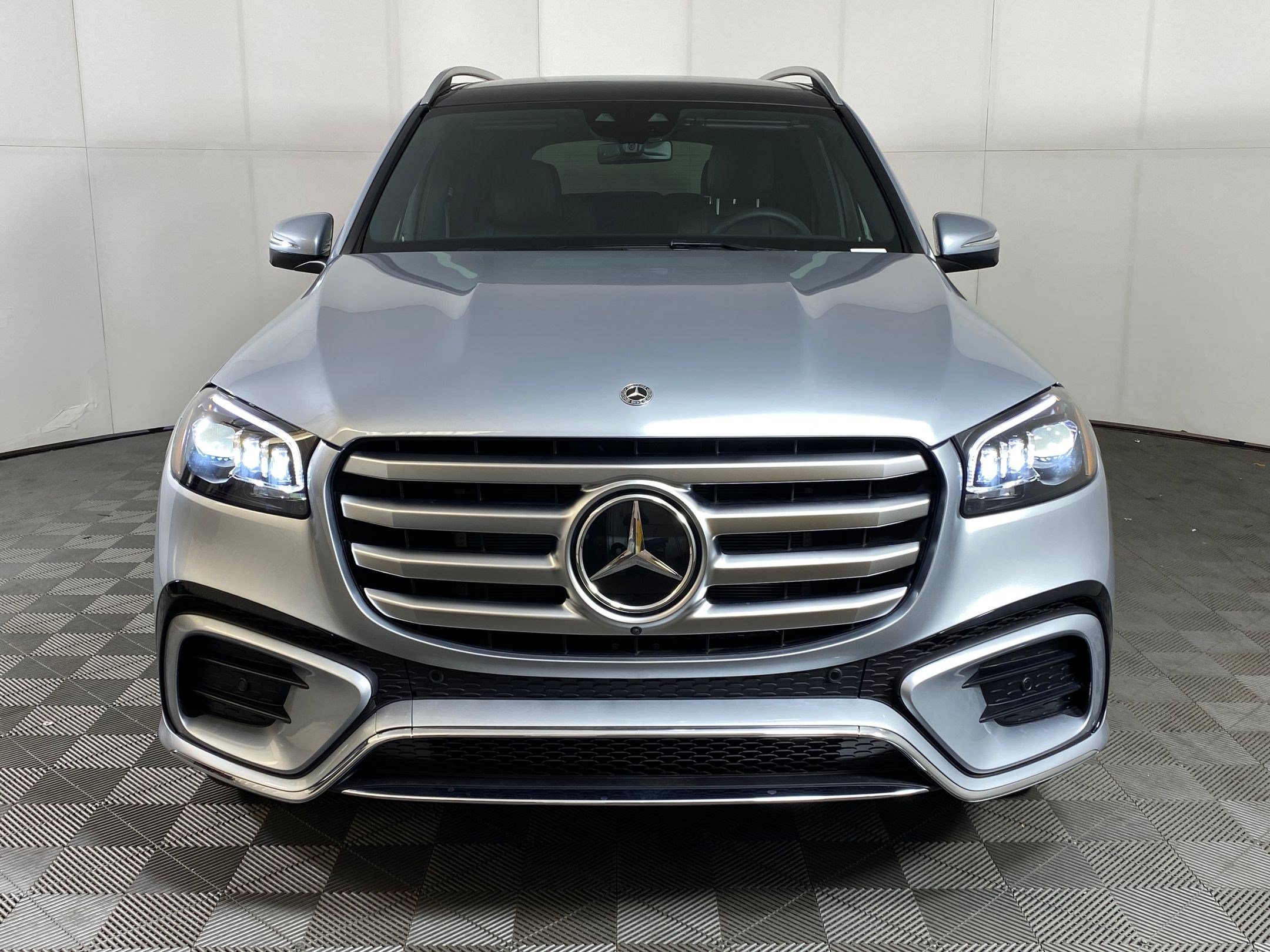 Used 2025 Mercedes-Benz GLS 450 4MATIC image 5