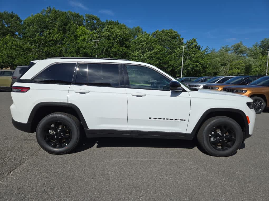 New 2026 Jeep Grand Cherokee Altitude AWD/4WD image 3