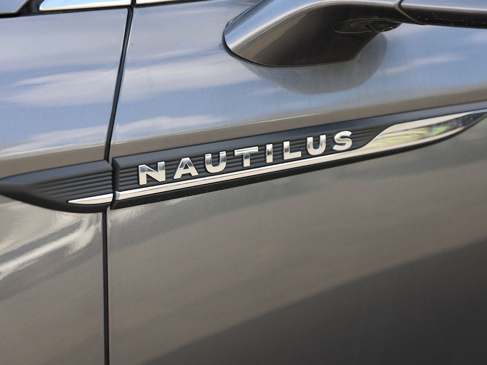 Used 2022 Lincoln Nautilus Reserve image 9