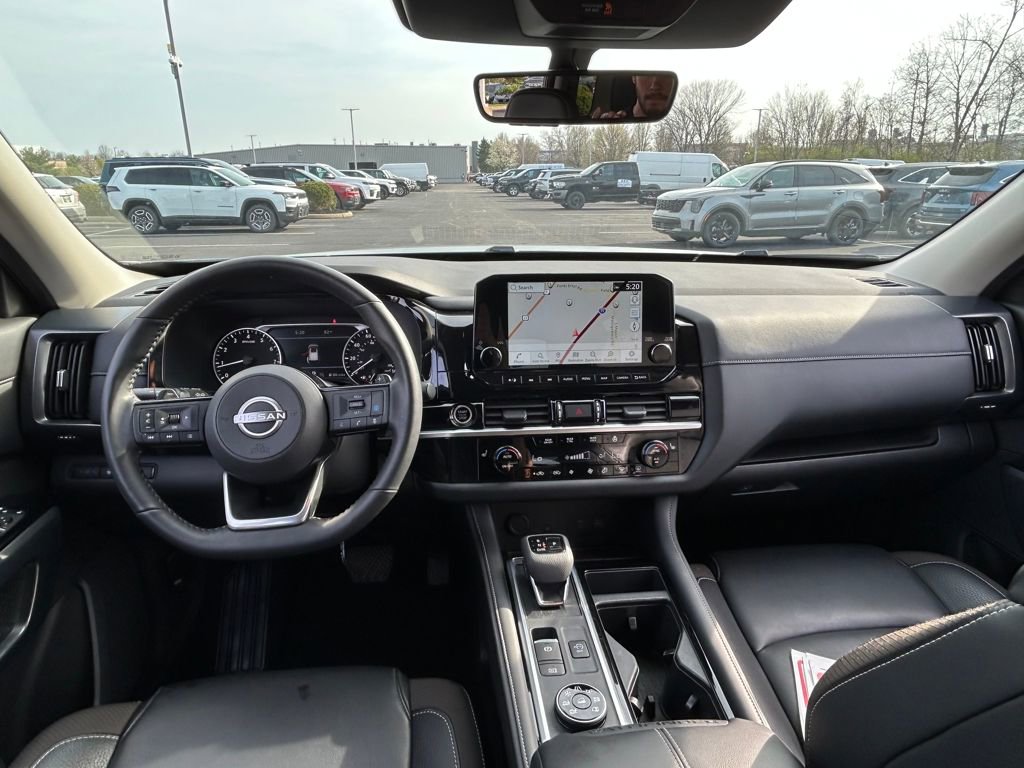 Used 2024 Nissan Pathfinder SL image 9