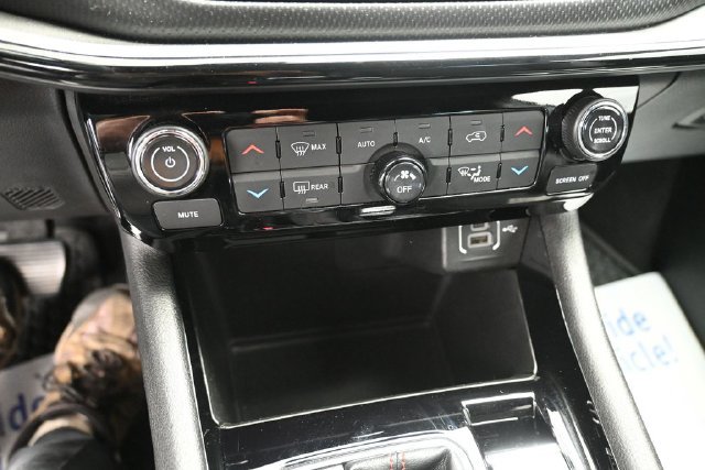 Used 2025 Jeep Compass Trailhawk AWD/4WD image 31