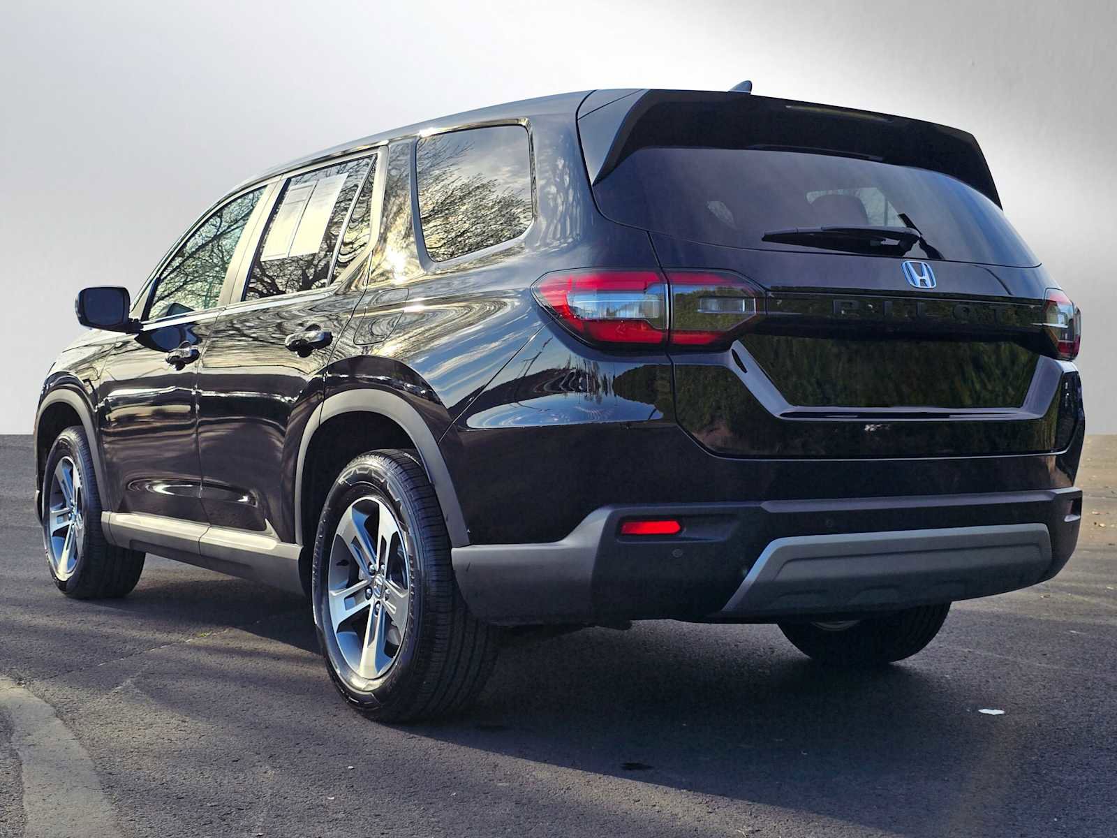 Used 2025 Honda Pilot EX-L image 5
