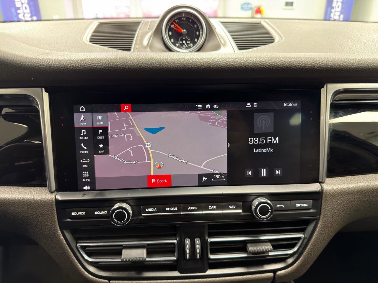 Used 2020 Porsche Macan w/ Premium Package Plus AWD/4WD image 20