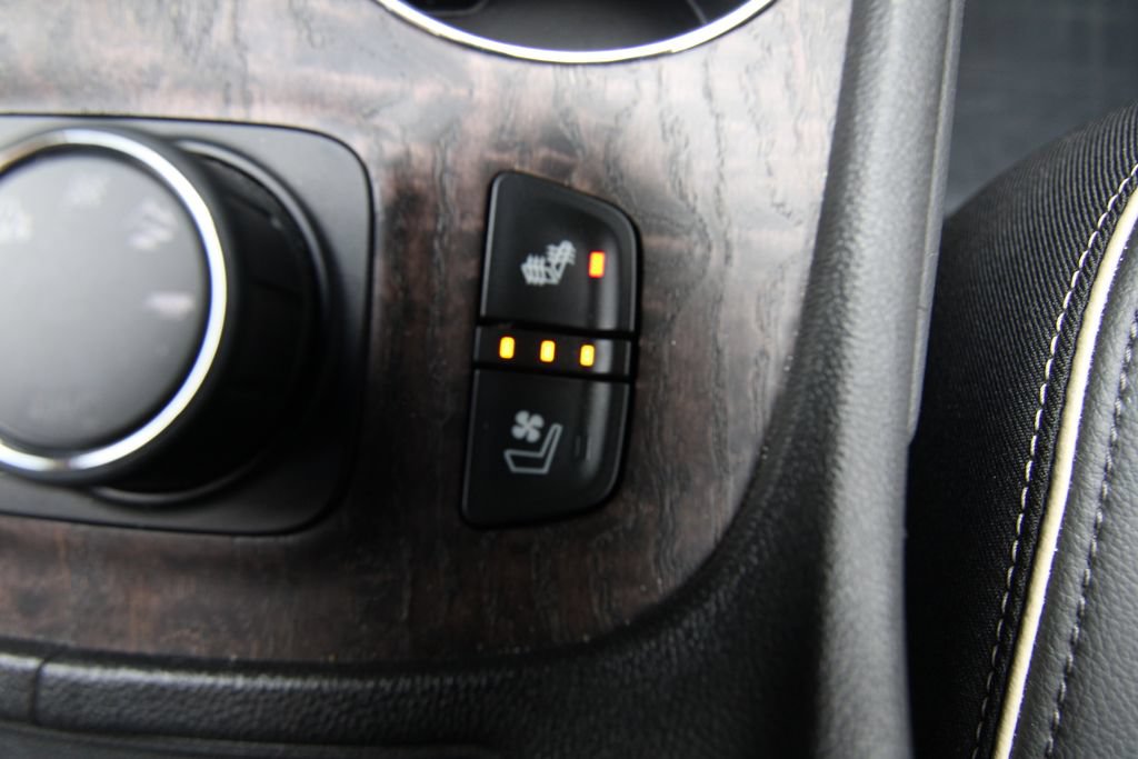Used 2023 GMC Acadia Denali w/ Denali Ultimate Package AWD/4WD image 30