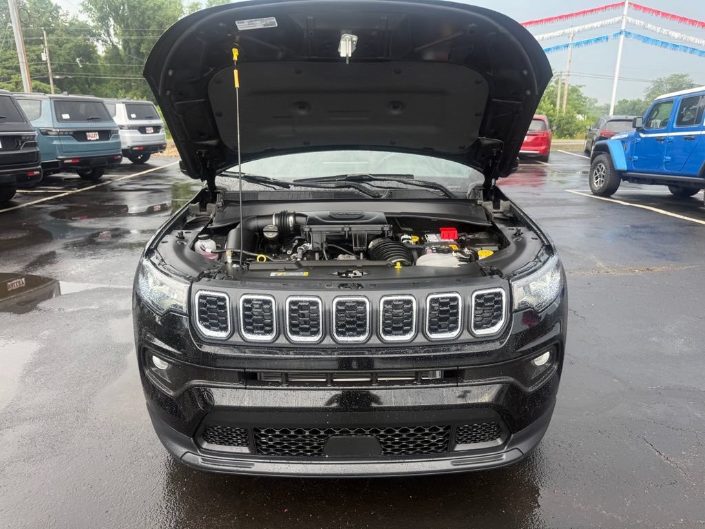 Used 2024 Jeep Compass Latitude AWD/4WD image 52
