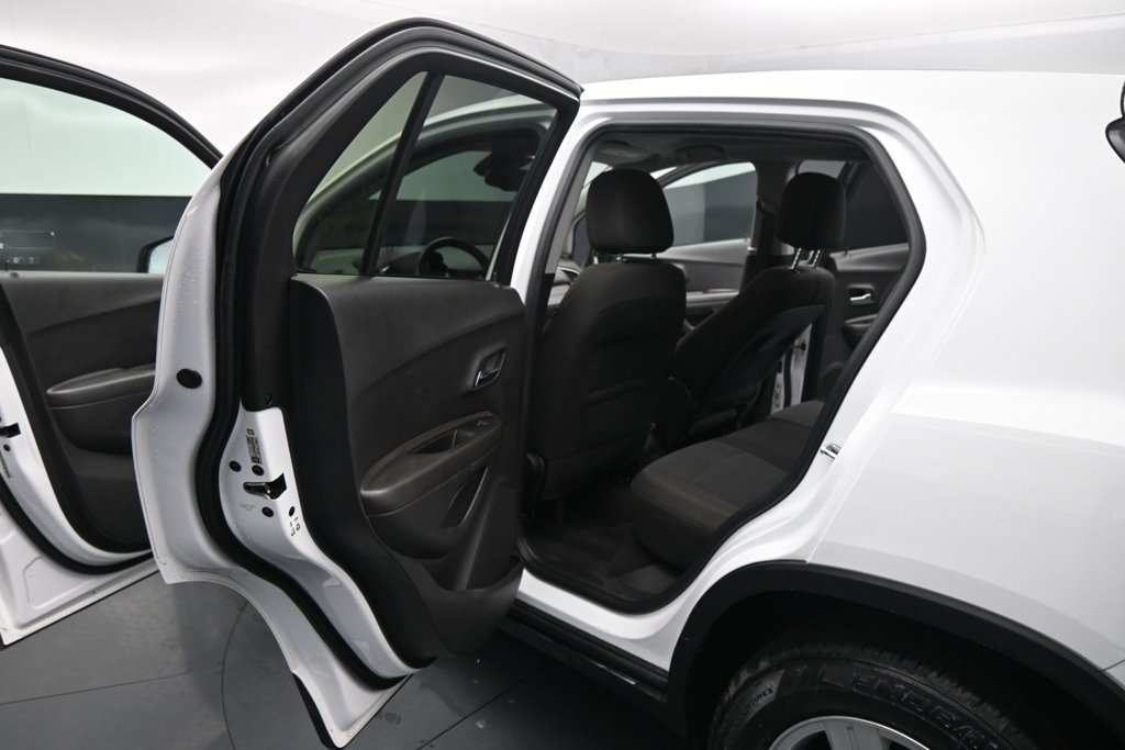 Used 2021 Chevrolet Trax LS w/ Tint and Cruise Package FWD image 19