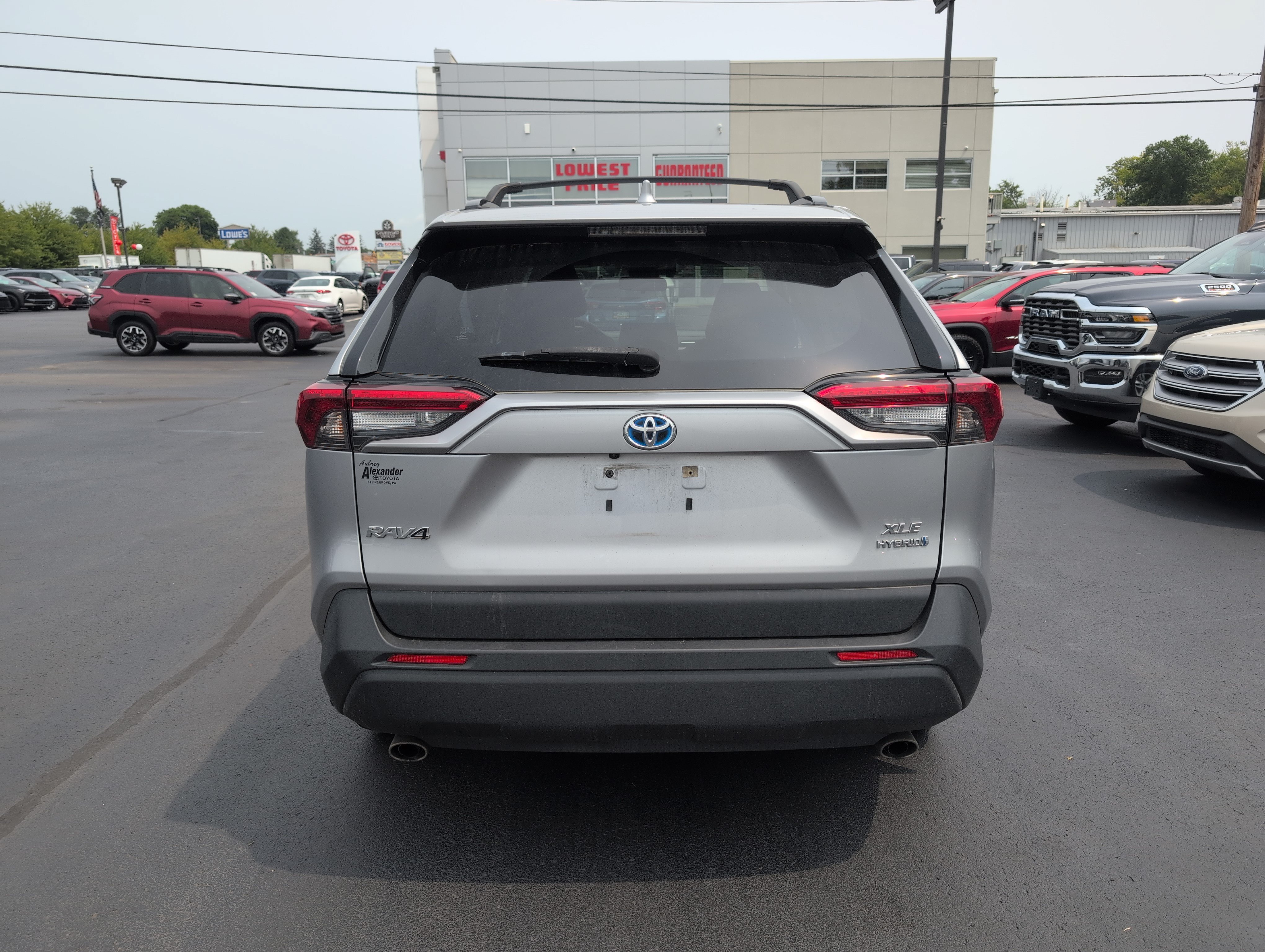Used 2020 Toyota RAV4 XLE w/ Convenience Package AWD/4WD image 4