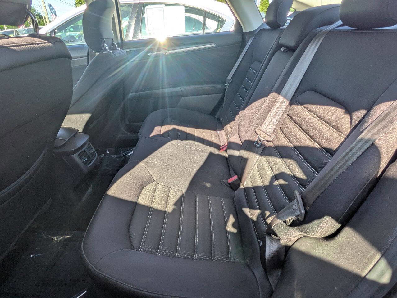 Used 2013 Ford Fusion SE image 10