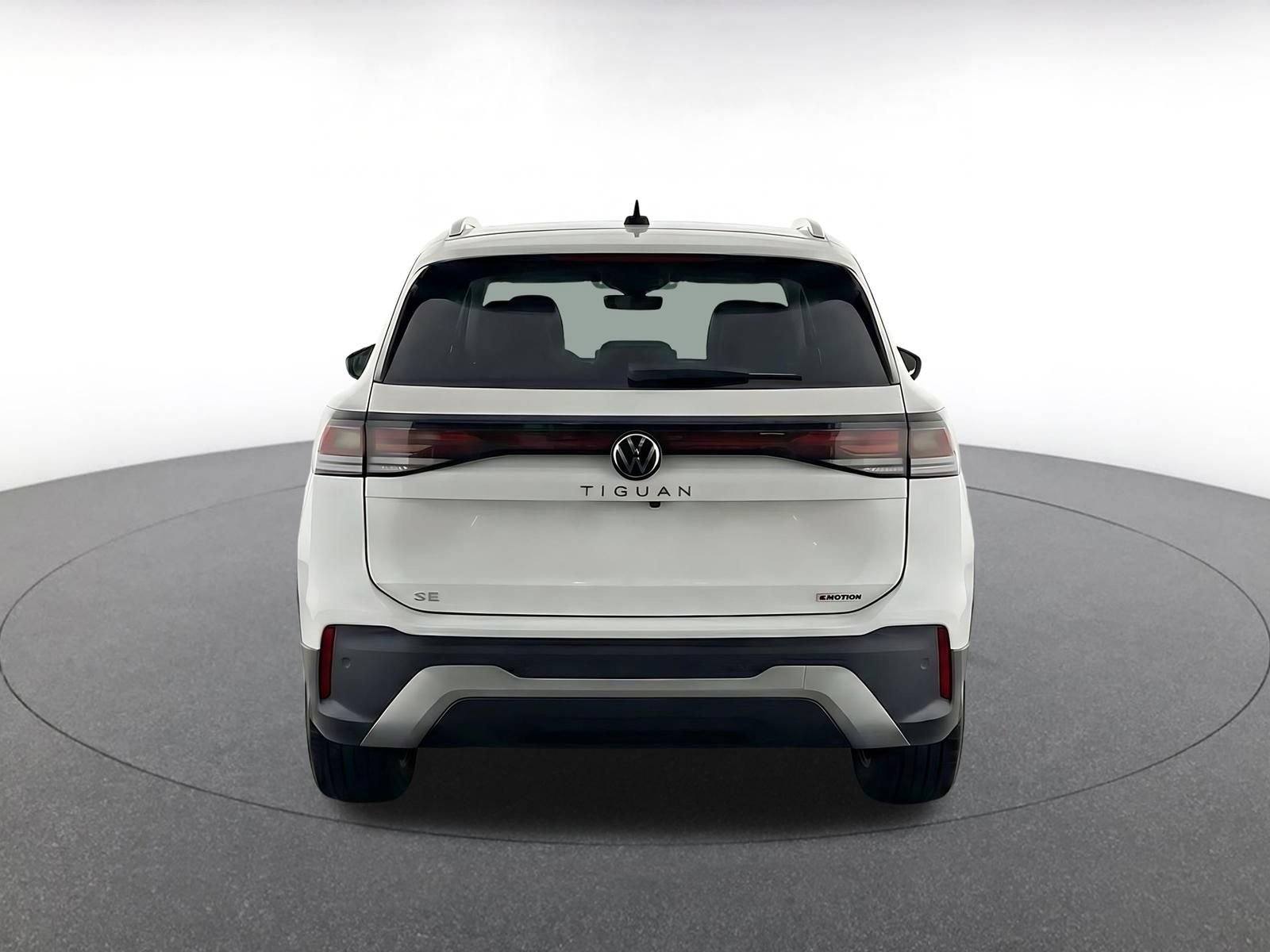 Used 2026 Volkswagen Tiguan SE AWD/4WD image 7