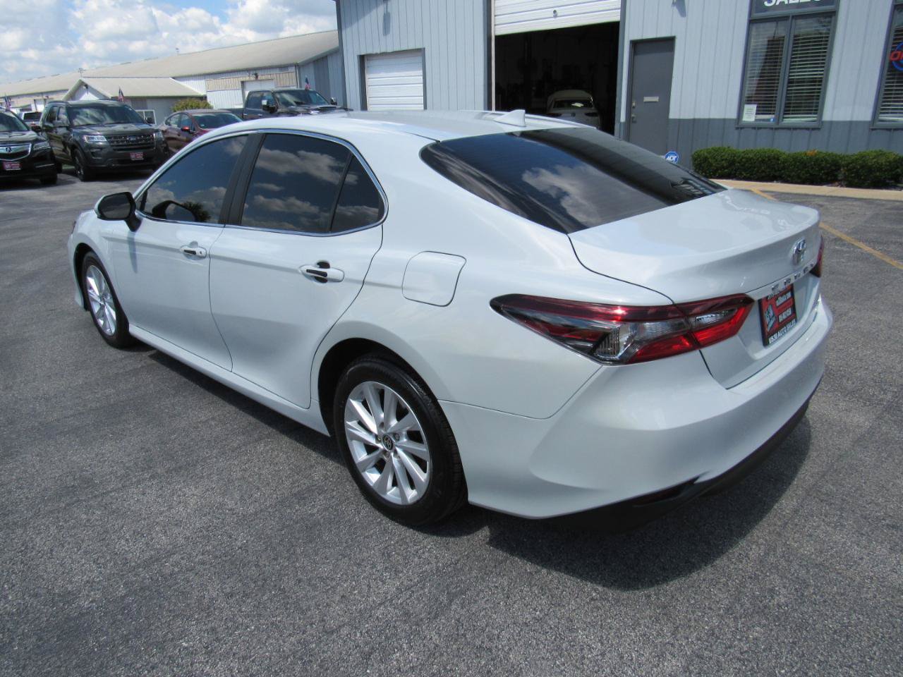 Used 2023 Toyota Camry LE FWD image 4