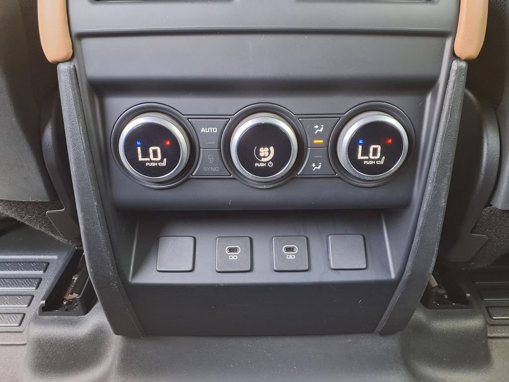 Used 2025 Land Rover Defender 130 V8 AWD/4WD image 15