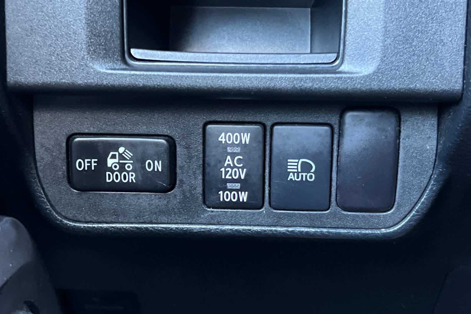 Used 2018 Toyota Tacoma TRD Off-Road w/ Technology Package AWD/4WD image 29