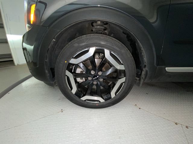 Used 2024 Kia Telluride EX w/ EX Captain's Chair Package image 10