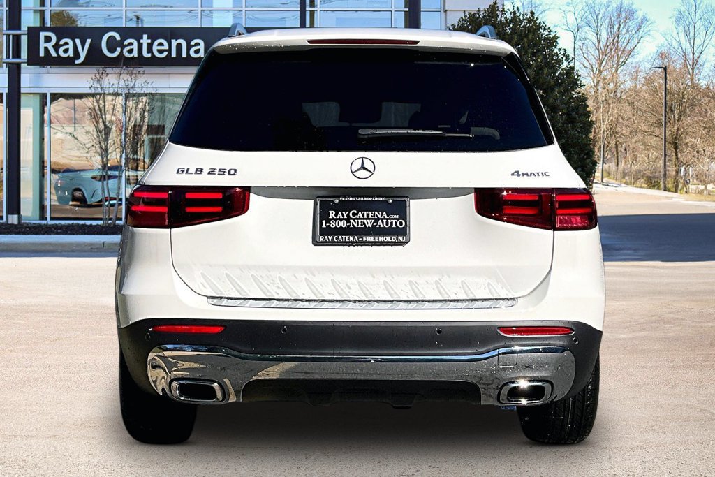 New 2026 Mercedes-Benz GLB 250 4MATIC image 4