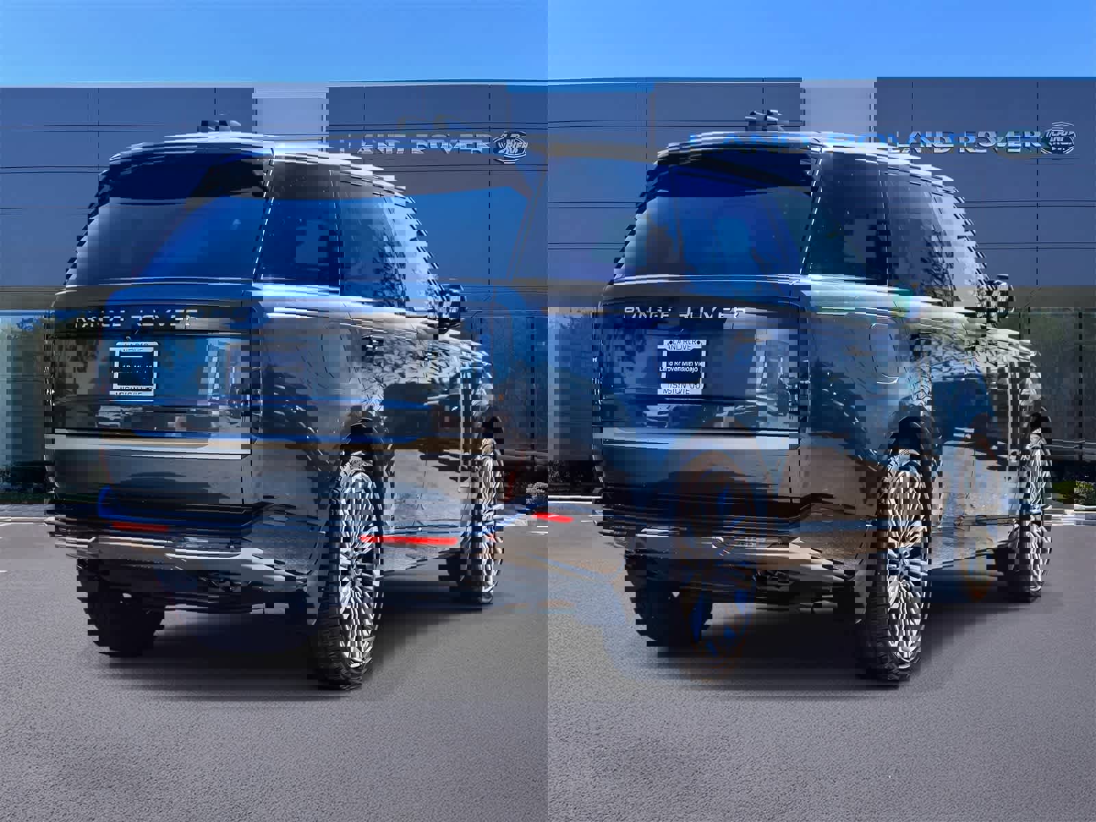 Certified 2024 Land Rover Range Rover SE image 4