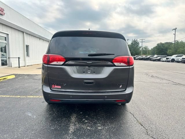 Used 2019 Chrysler Pacifica Limited w/ S Appearance Package FWD image 9