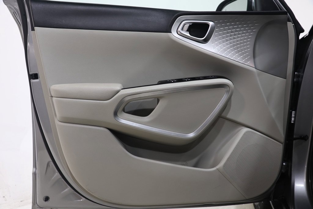 Used 2025 Kia Soul LX w/ LX Technology Package FWD image 21