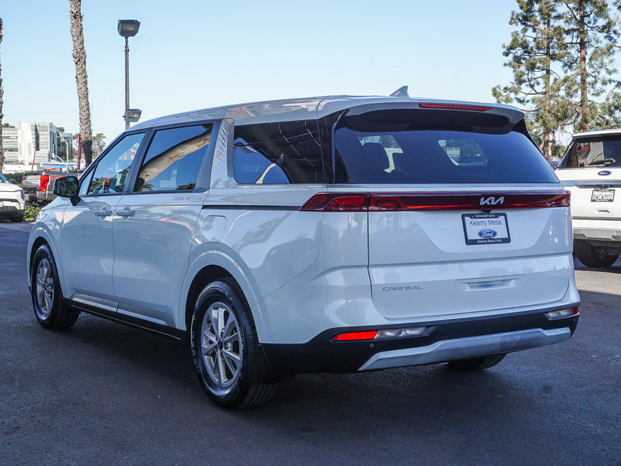 Certified 2023 Kia Carnival LX FWD image 5