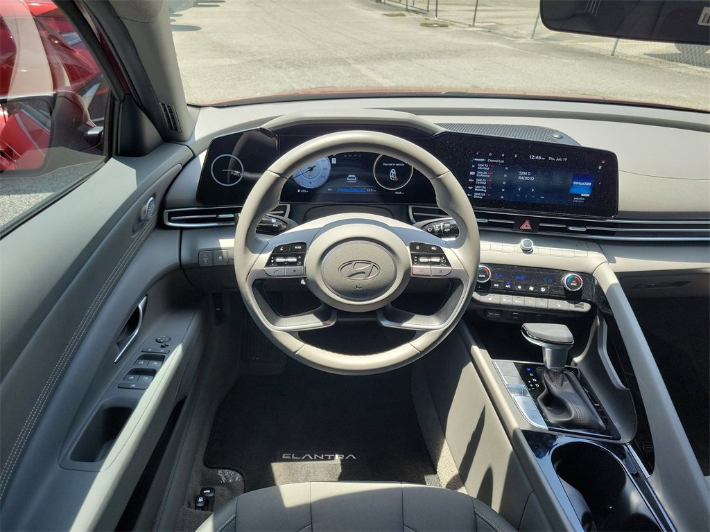 Used 2025 Hyundai Elantra SEL image 29
