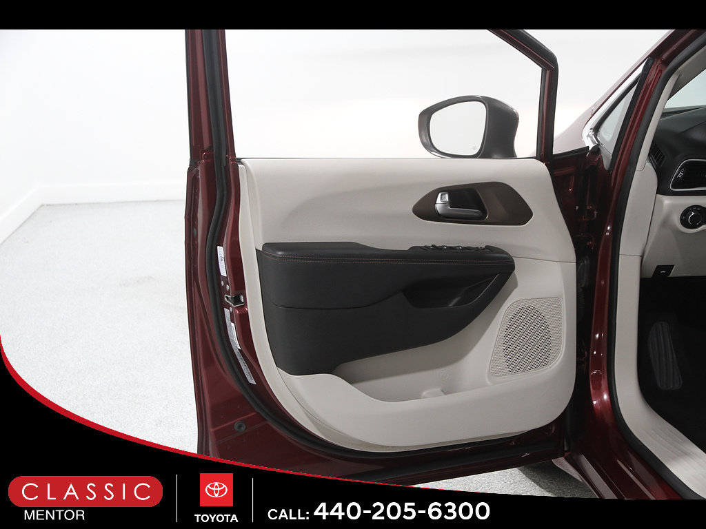 Used 2017 Chrysler Pacifica LX FWD image 4