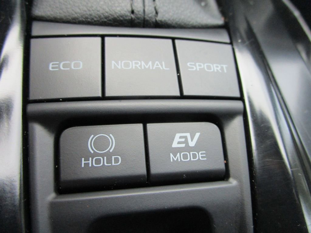 Used 2025 Toyota Camry SE image 31