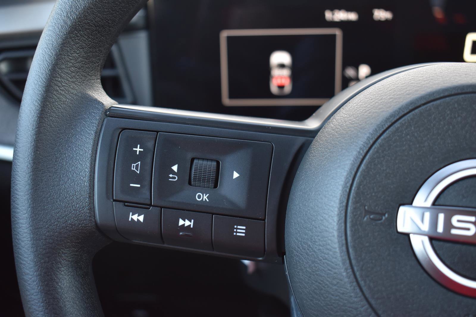 Certified 2025 Nissan Kicks SV image 18