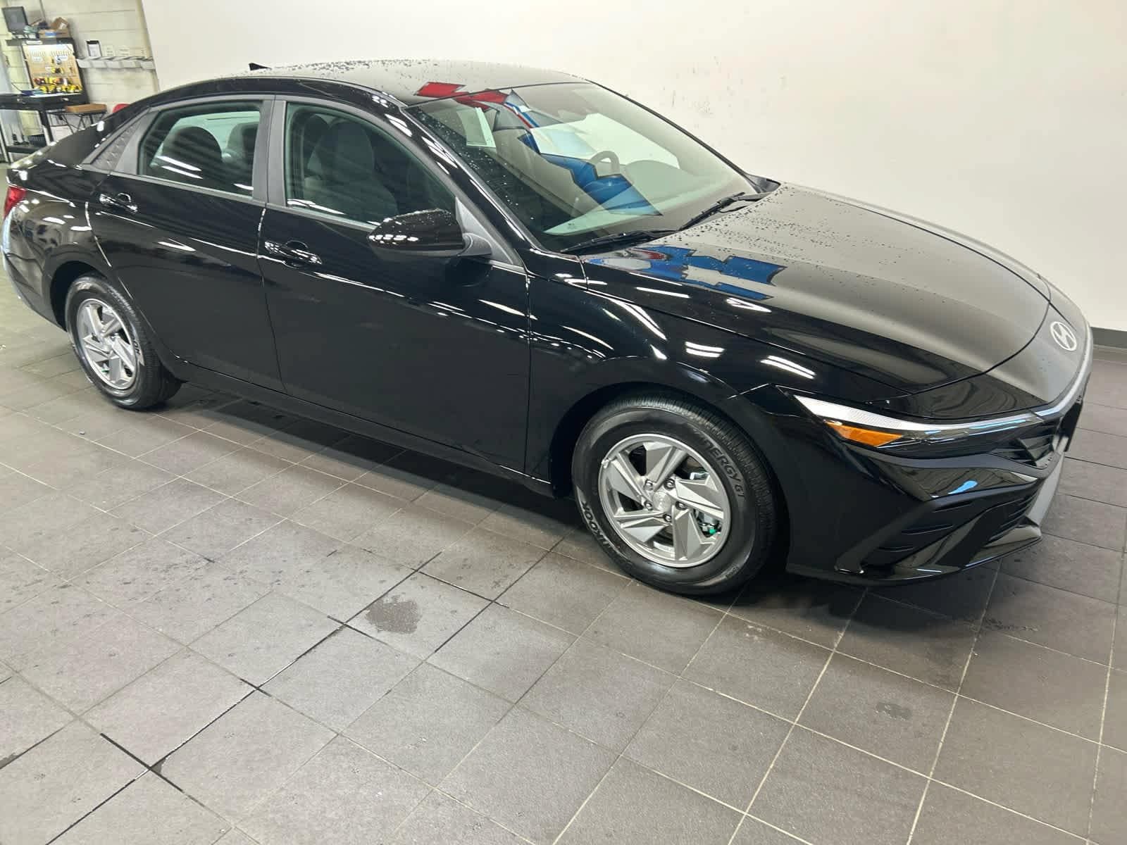 New 2026 Hyundai Elantra SE FWD image 2