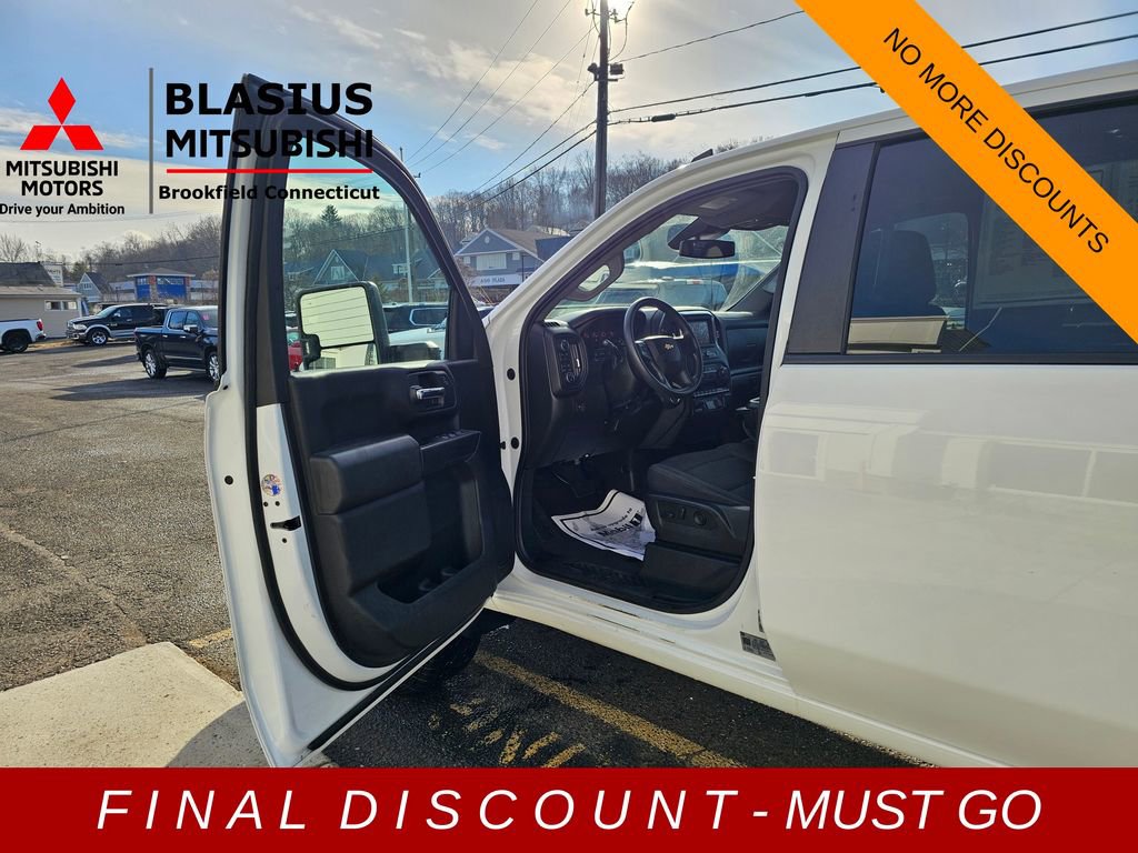 Used 2024 Chevrolet Silverado 2500 Custom w/ Custom Value Package image 8