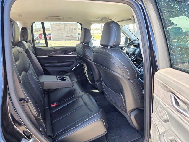 Certified 2023 Jeep Grand Cherokee Limited w/ Black Appearance Package AWD/4WD image 15