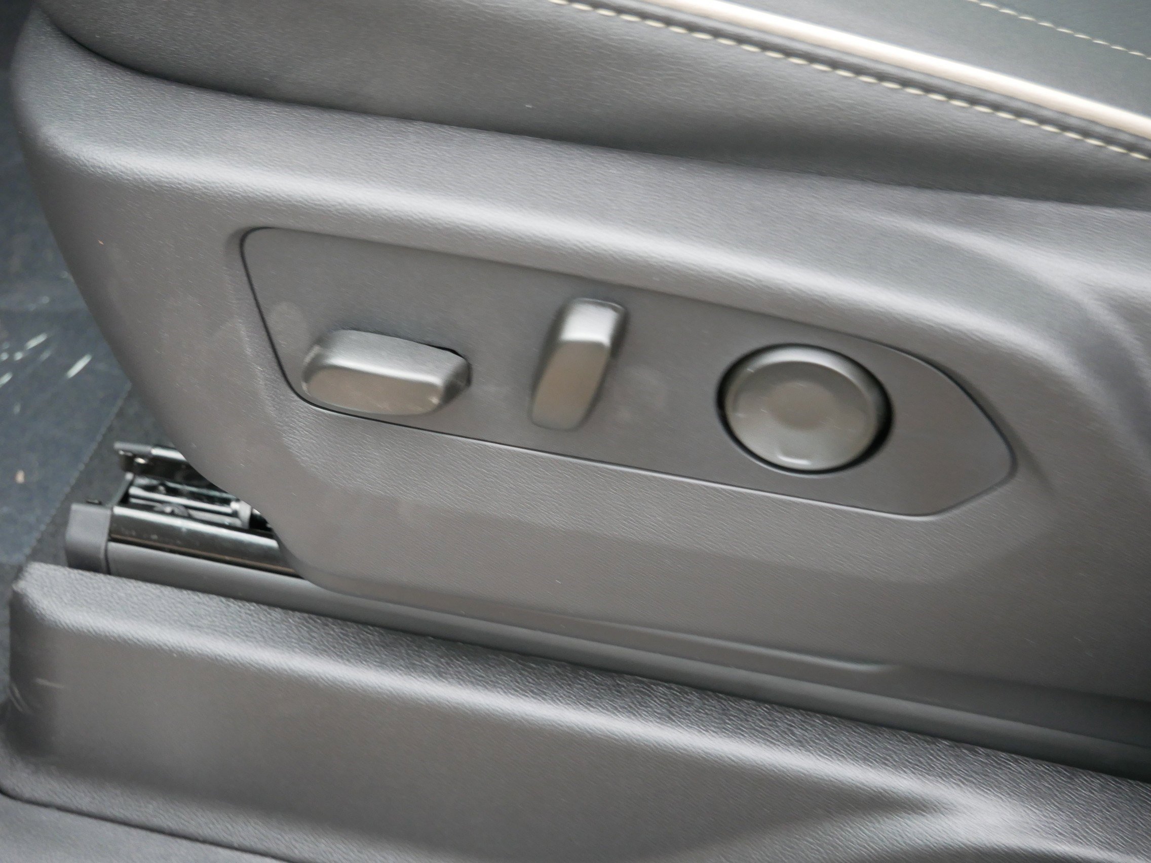 New 2026 Chevrolet Suburban Premier image 17