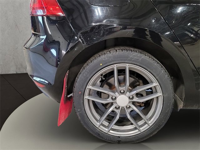 Used 2016 Volkswagen Golf S image 25