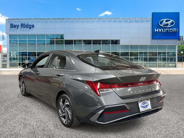 Used 2025 Hyundai Elantra SEL FWD image 7