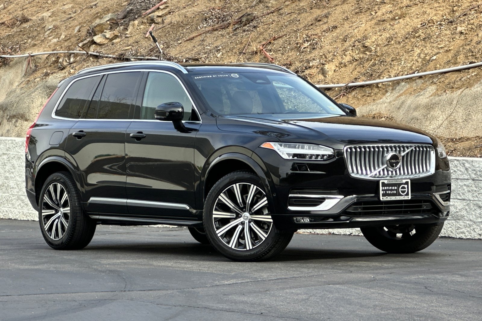 Certified 2025 Volvo XC90 B6 Plus AWD/4WD image 2