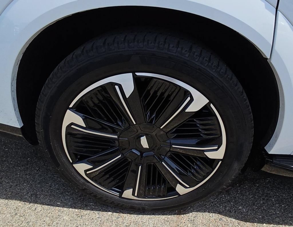 Used 2025 Cadillac Escalade IQ Sport 2 AWD/4WD image 2